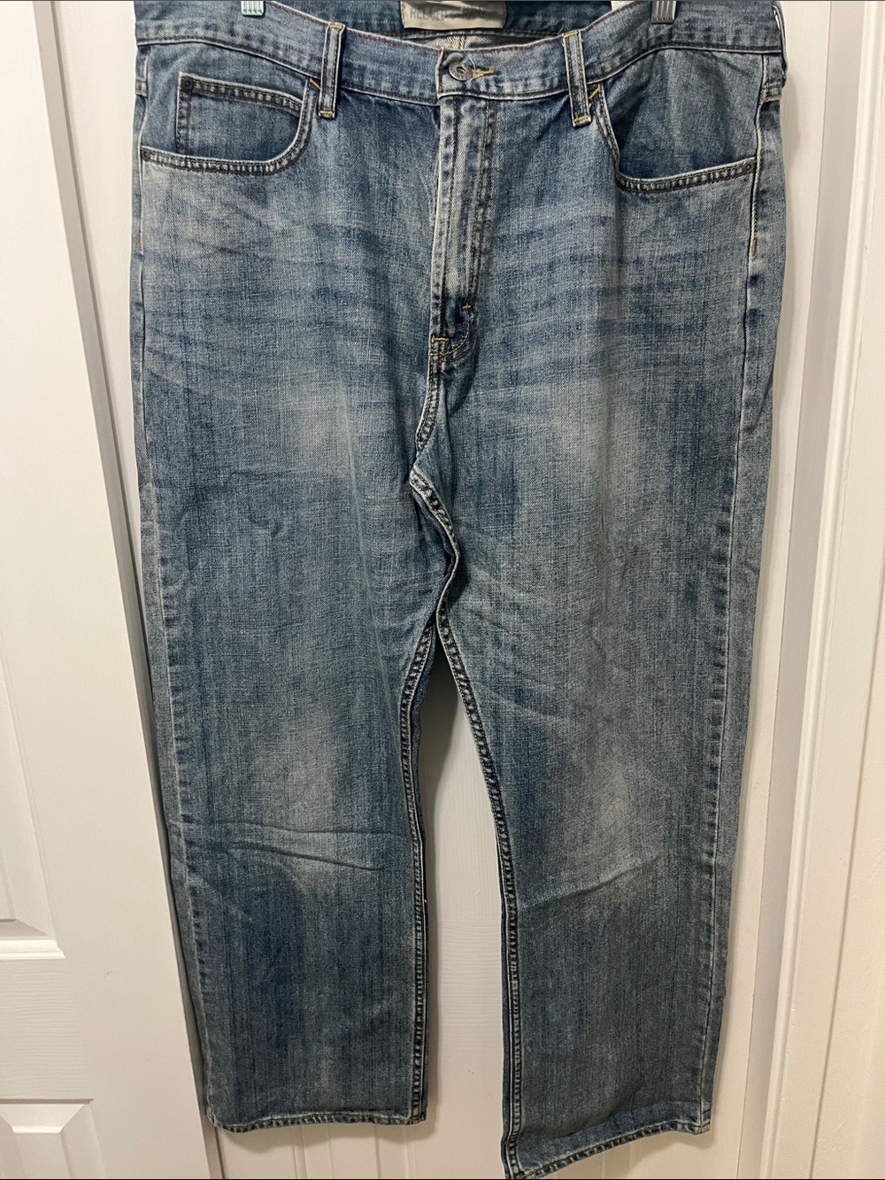 Wrangler Men's Washed Blue Straight Jeans